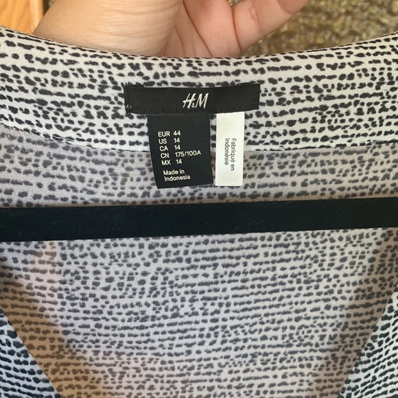 H&M white and black 3/4 sleeve shirt size 14 - Picture 3 of 4